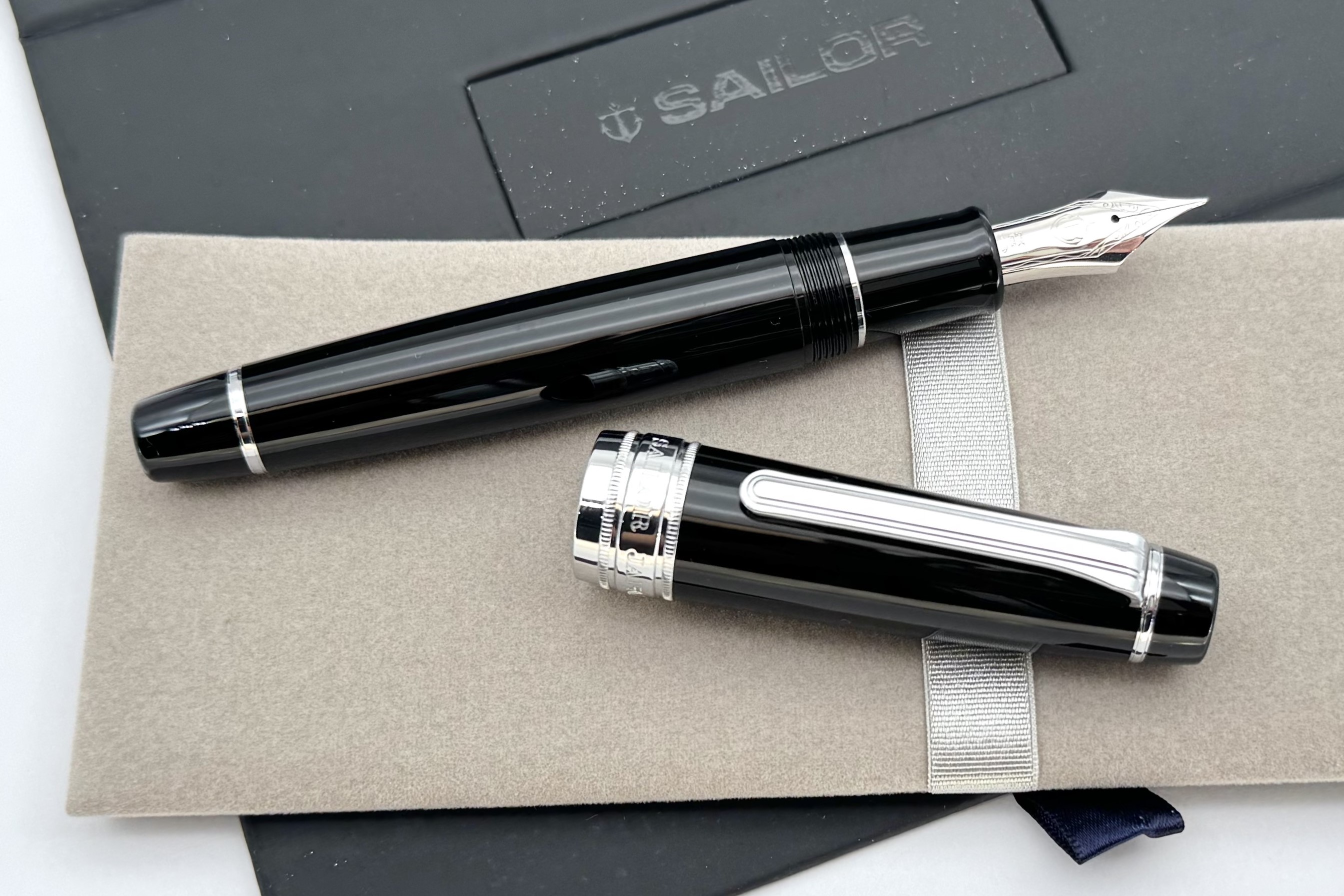 SailorKoPKingProfessionalGearBlackwithRhodiumTrimFP_A